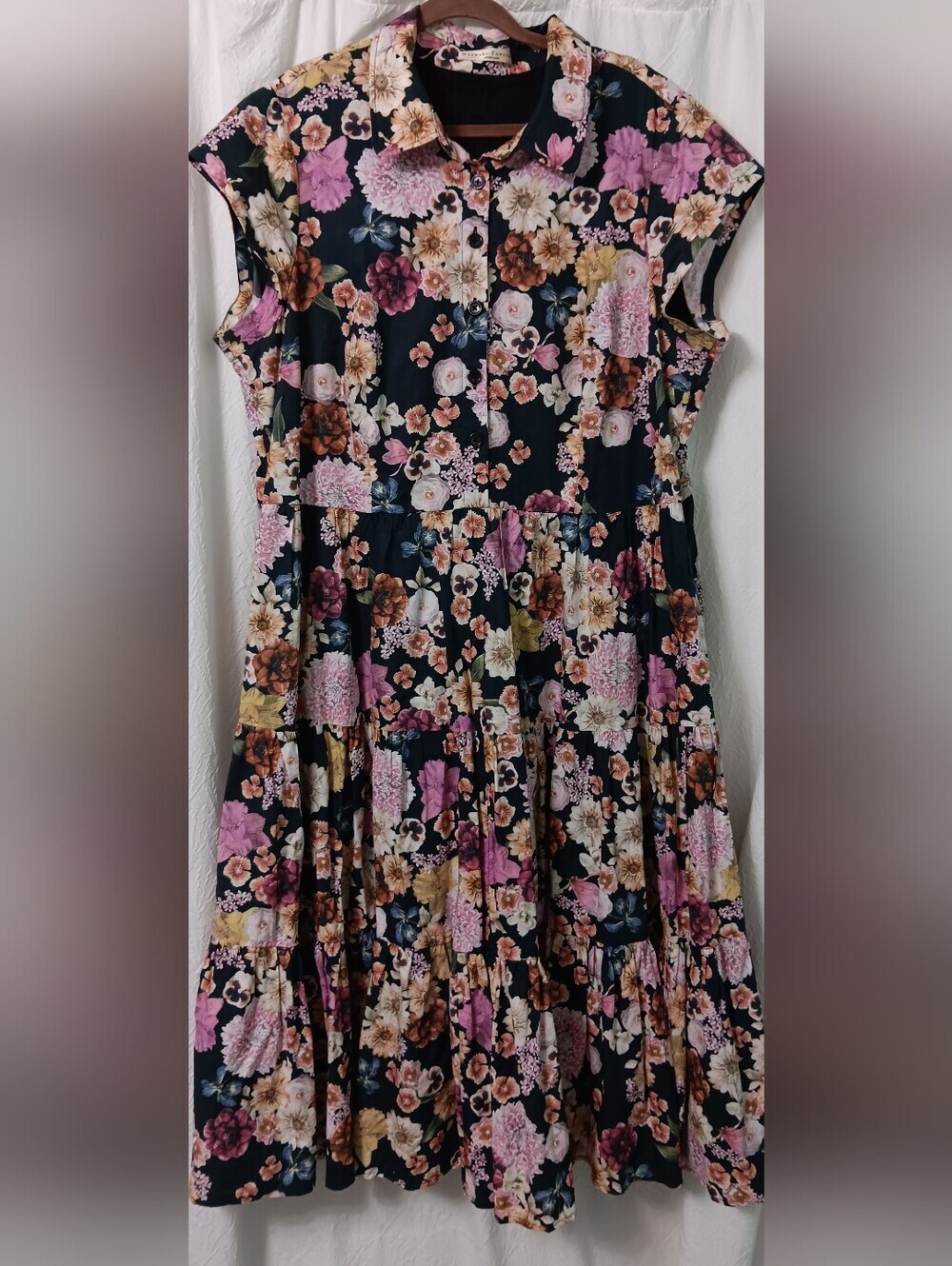 WAYWARD FANCIES Floral Tiered Button-Front Pockets And Zipper On Side Sz 3X/24W